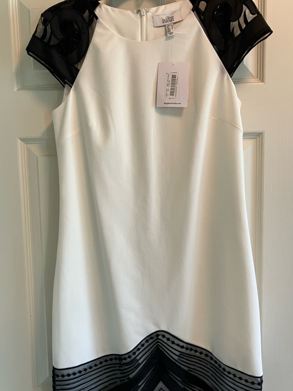 NEW Badgley Mischka White Dress with Black Appliqué